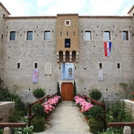 Apartment Coastal Charm Kastela