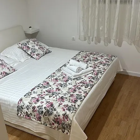 Coastal Charm Apartment Kastela