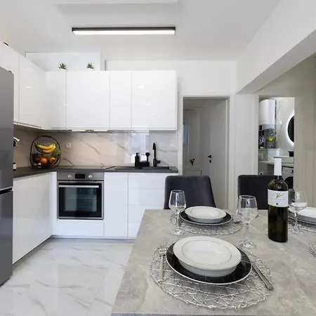 Apartment Coastal Charm Kastela