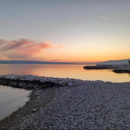 Apartment Coastal Charm Kastela