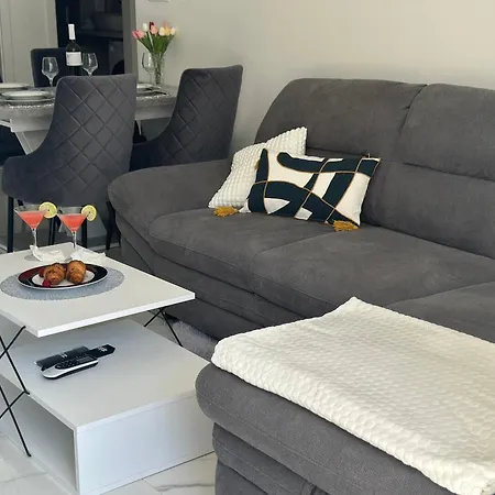 Apartment Coastal Charm *