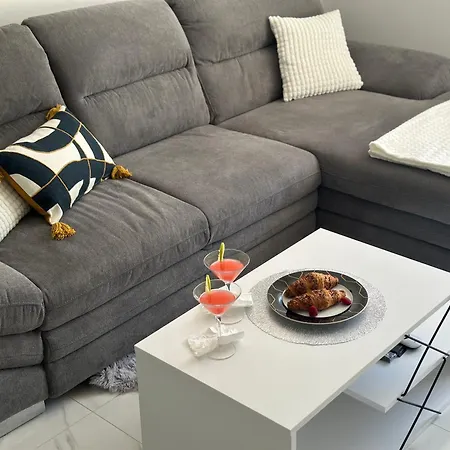 Coastal Charm Apartman *