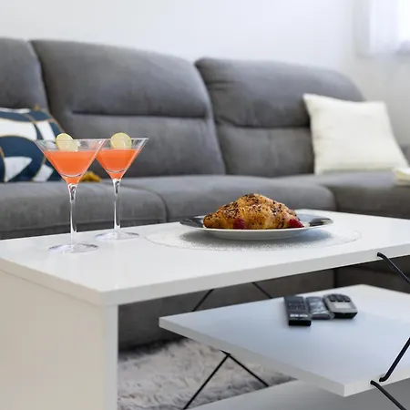 Apartment Coastal Charm *