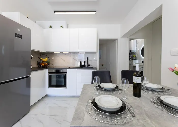 Apartment Coastal Charm Kastela