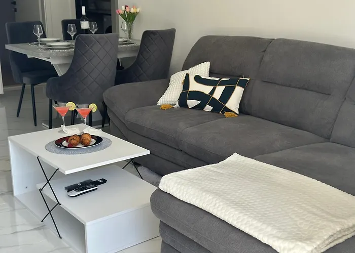 Apartment Coastal Charm *
