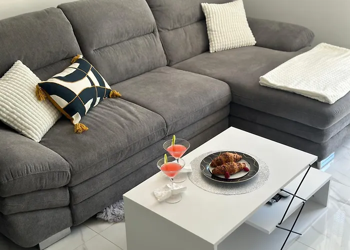 Coastal Charm Apartment *