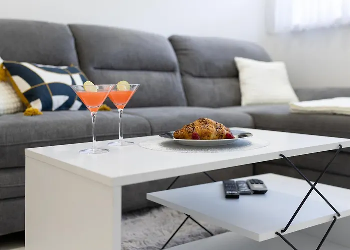 Apartment Coastal Charm *